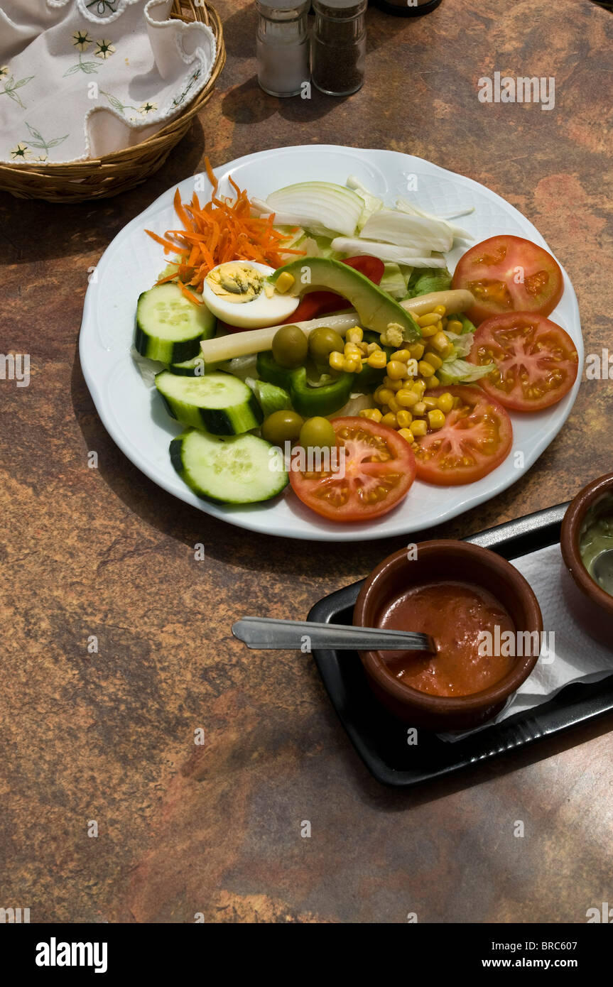 dh  FOOD LANZAROTE Lanzarote lunch salad plate and Mojo sauce Stock Photo