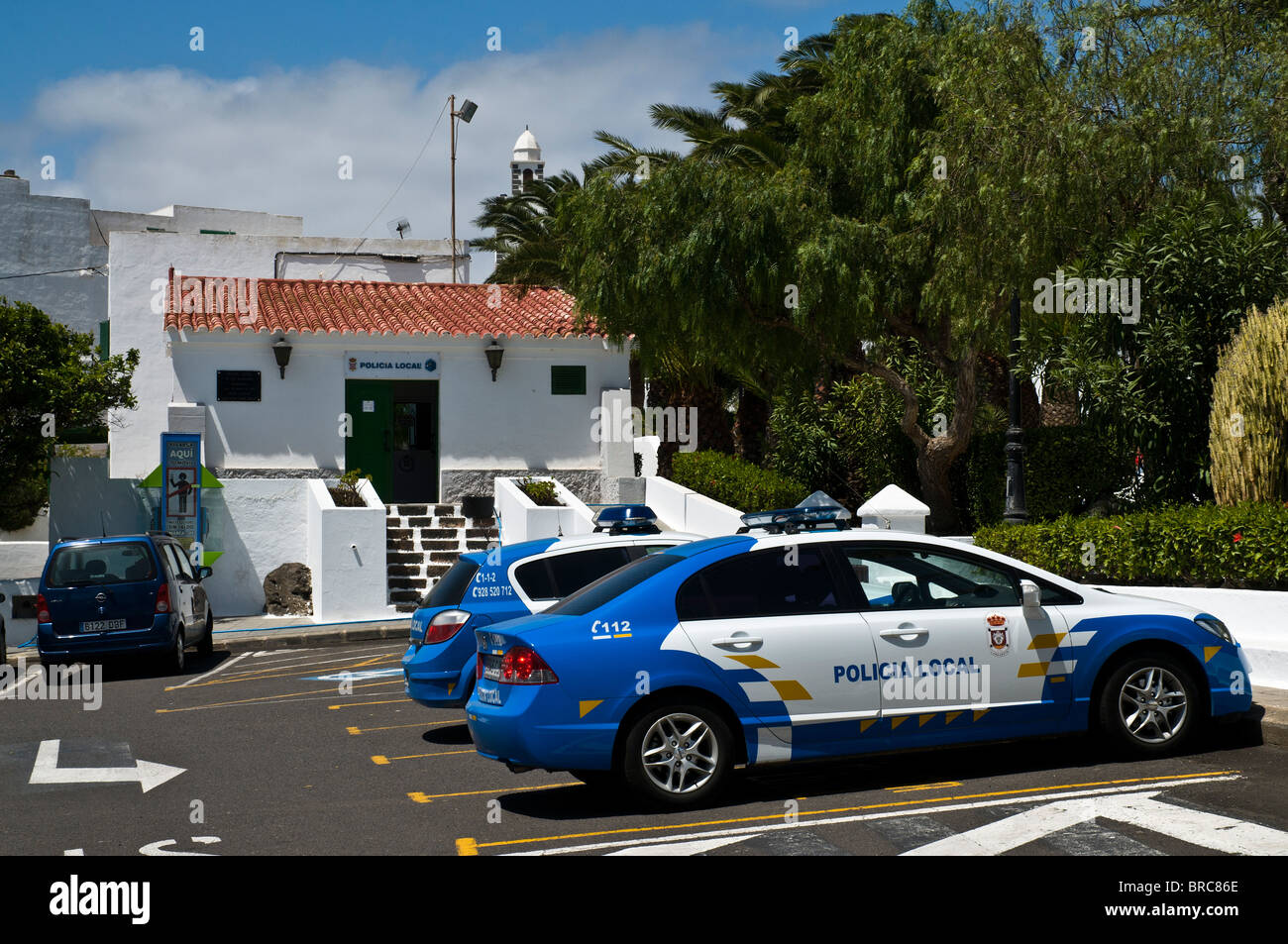 dh  SAN BARTOLOME LANZAROTE Village local police station building and police cars Stock Photo