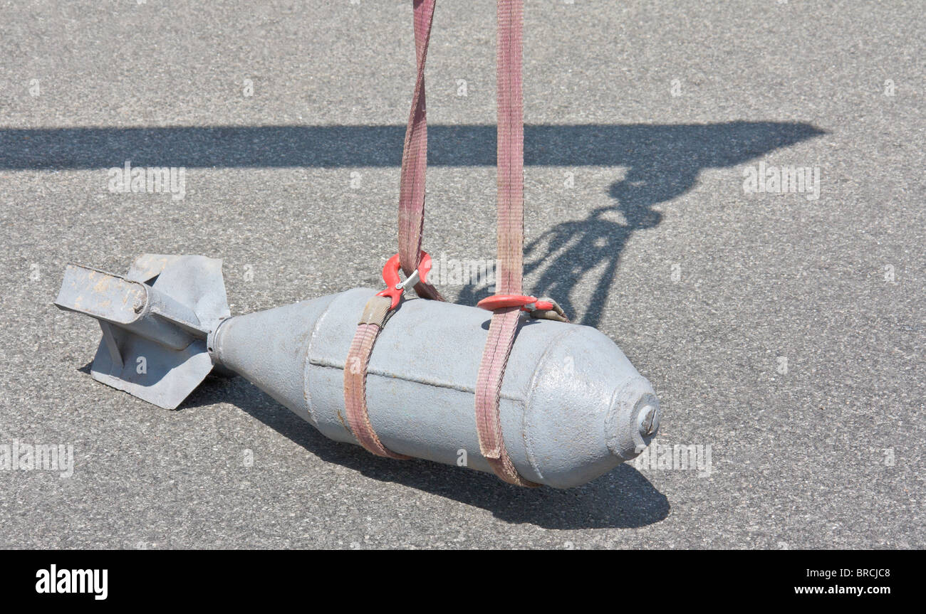 Dummy bomb lifting during combat engineers traning Stock Photo