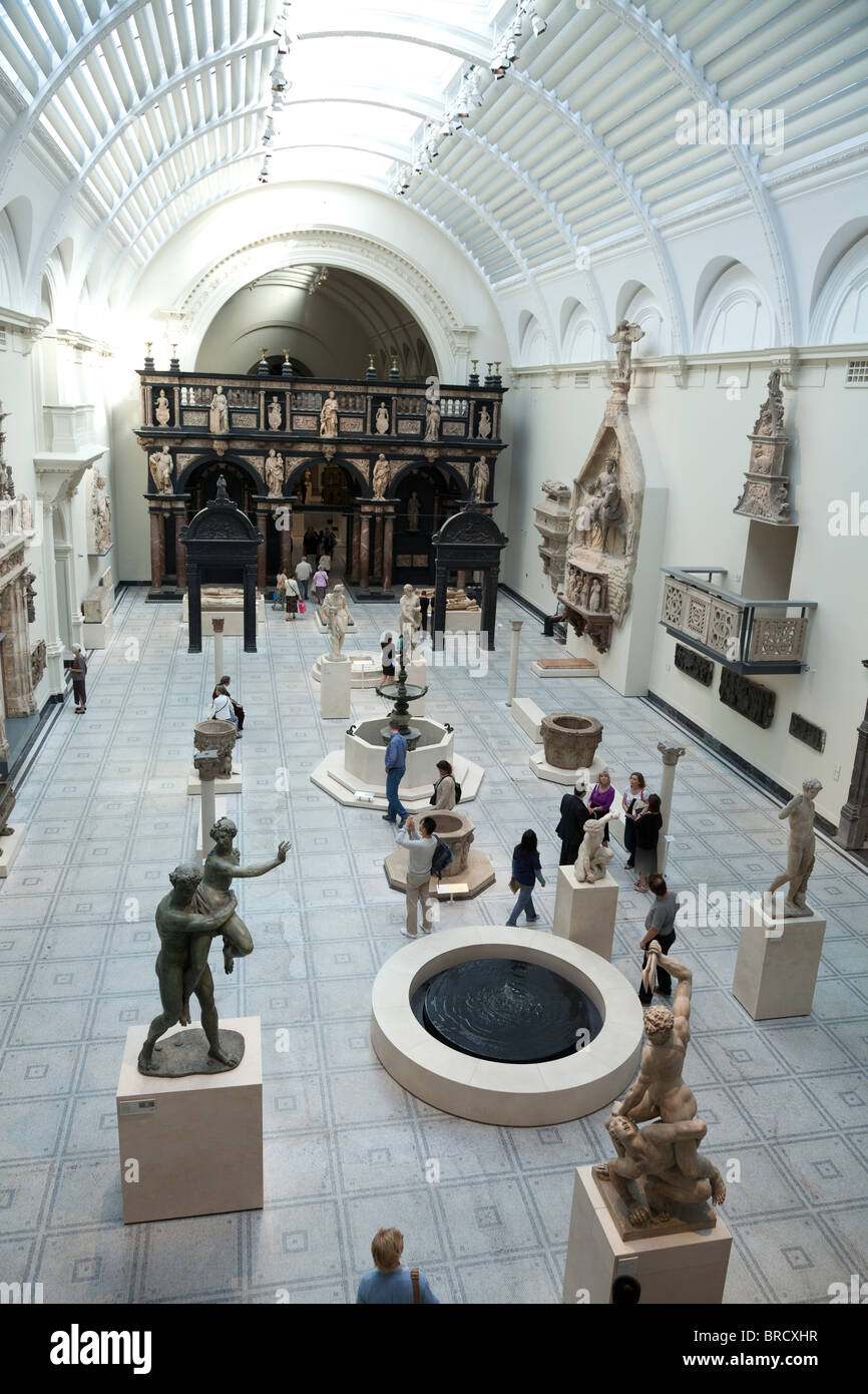 Sculpture Galleries - Victoria and Albert Museum Stock Photo - Alamy