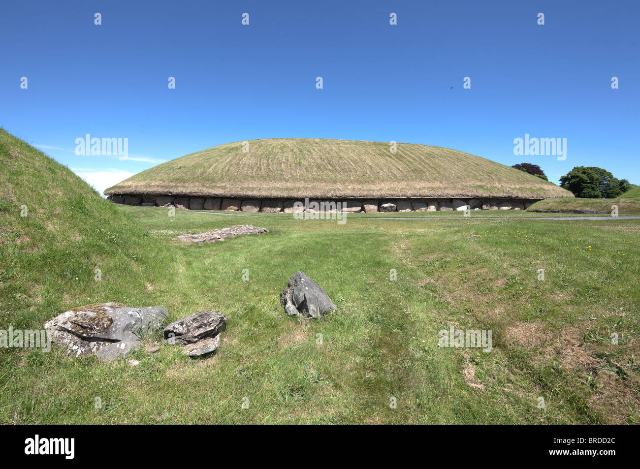 view of main mound, Knowth neolithic passage grave, Boyne Valley, Ireland Stock Photo