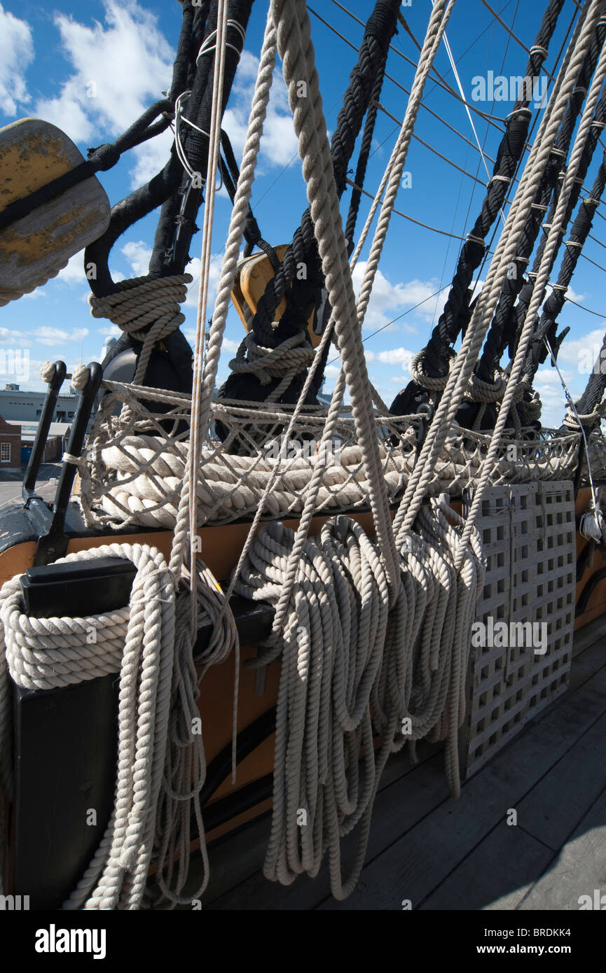 Hemp rope rigging hms victory hi-res stock photography and images - Alamy