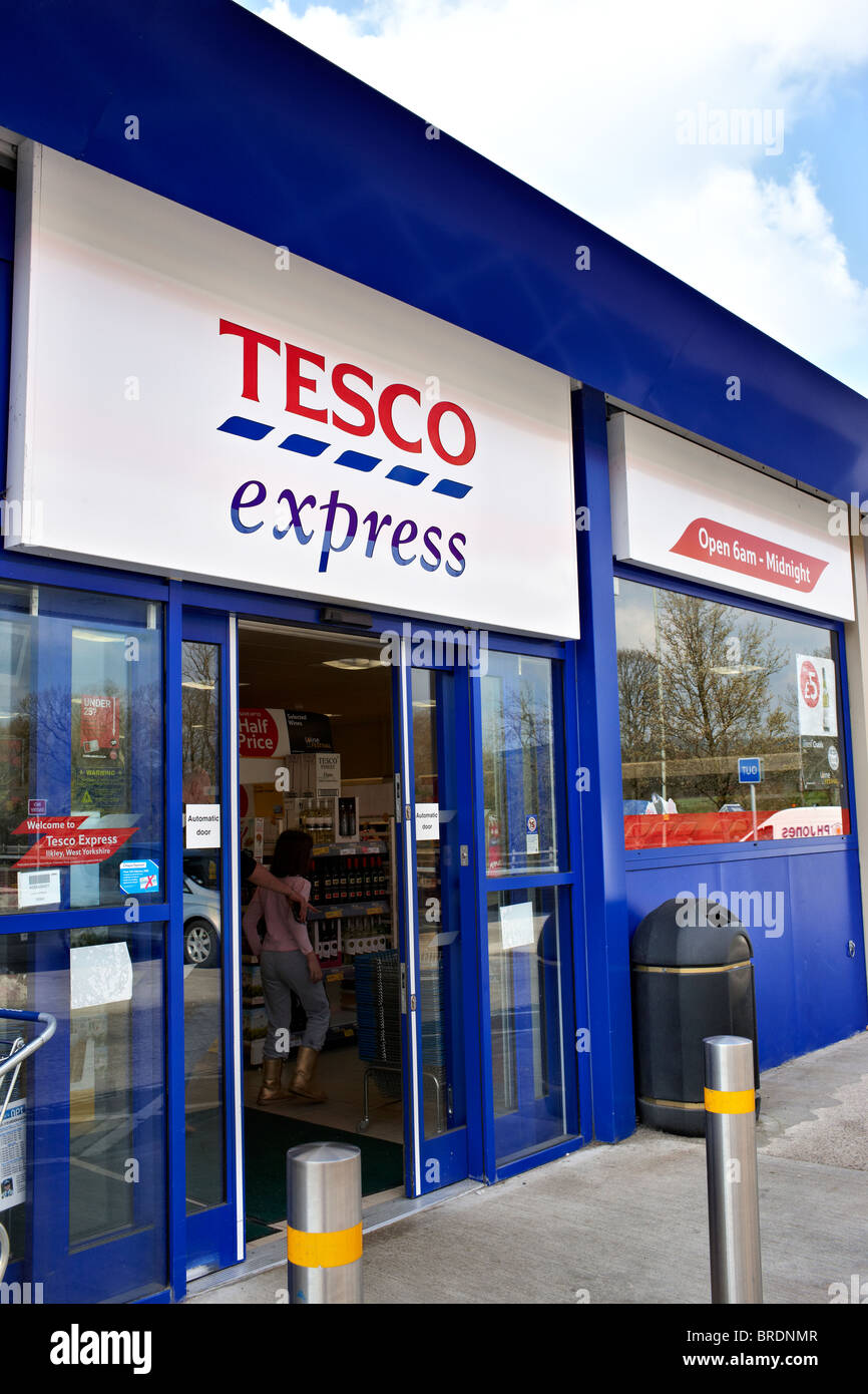 Tesco Express supermarket Stock Photo