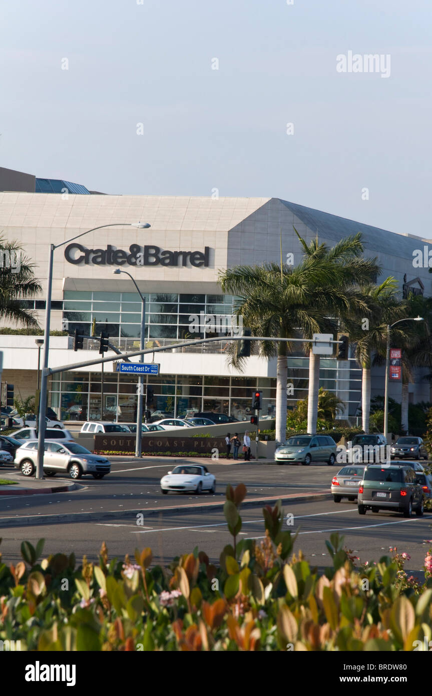 Crate & Barrel Store Stock Photo Alamy