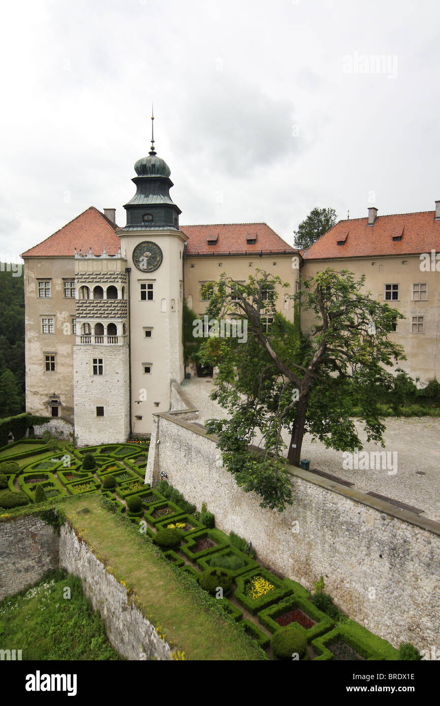 Pieskowa Skala Castle. Ojcow National Park, Poland. Stock Photo