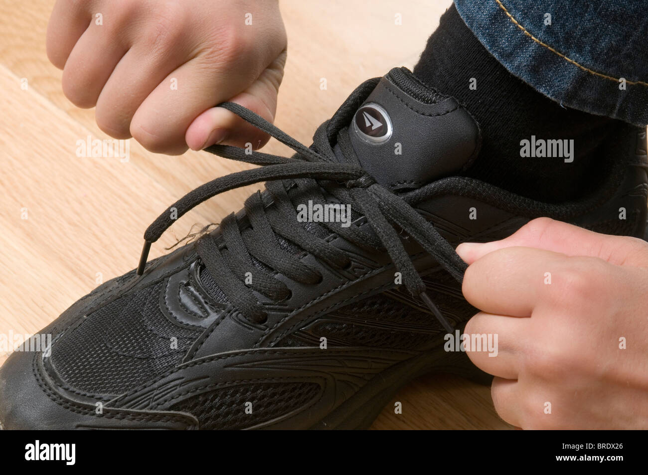 tightening shoe laces
