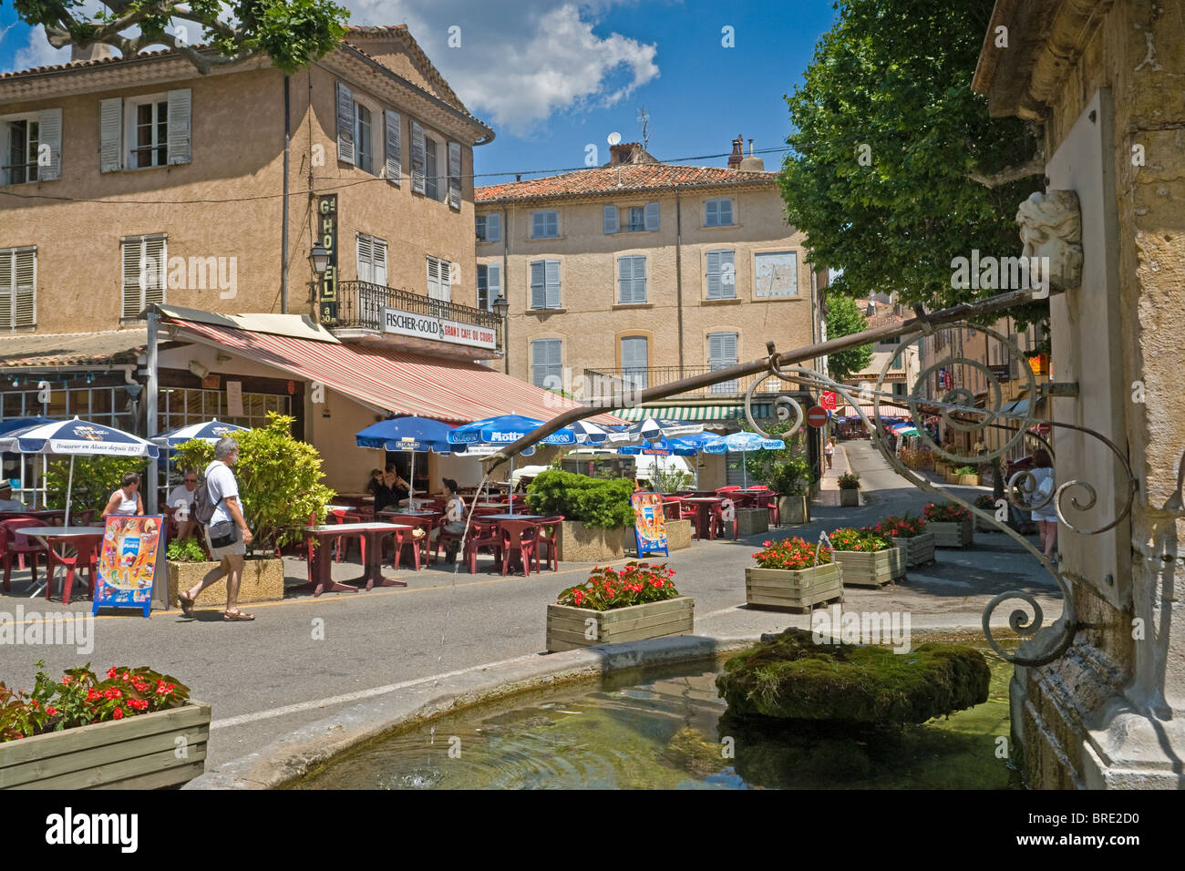Fountain in the picturesque provencal village of Aups Stock Photo - Alamy
