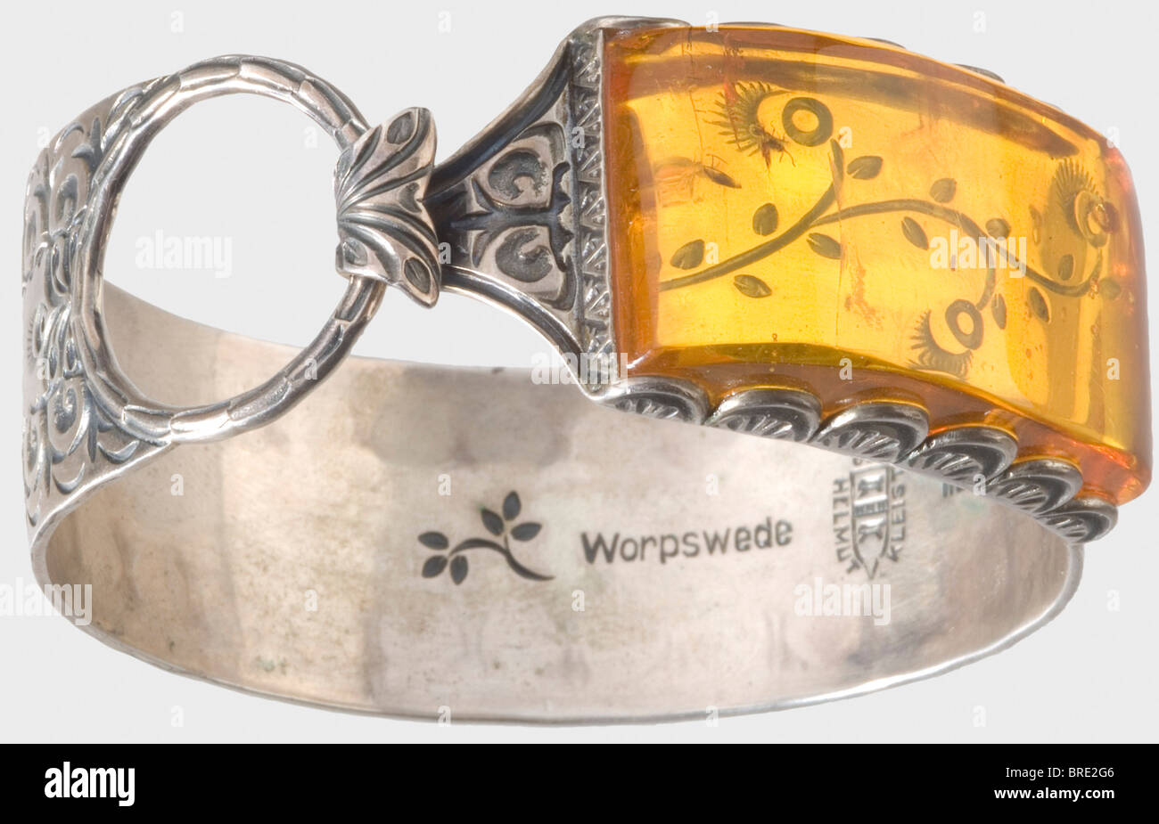 Professor Gerdy Troost, a personal silver bracelet, set with amber Hammered bracelet with finely chiselled blossoms and tendrils, and an applied rectangular amber piece at the catch. Stamped inside with 'Worpswede Handarbeit', the jewekler's mark, 'Helmut v. Kleist', and '835'. Weight 51 g. Diameter 65 mm. Very fine jeweller's craftsmanship. It comes with a copy of a photograph of Gerdy Troost's visit to a painting exhibition in Worpswede during the 30s. historic, historical, 1930s, 20th century, fine arts, art, NS, National Socialism, Nazism, Third Reich, Germ, Stock Photo