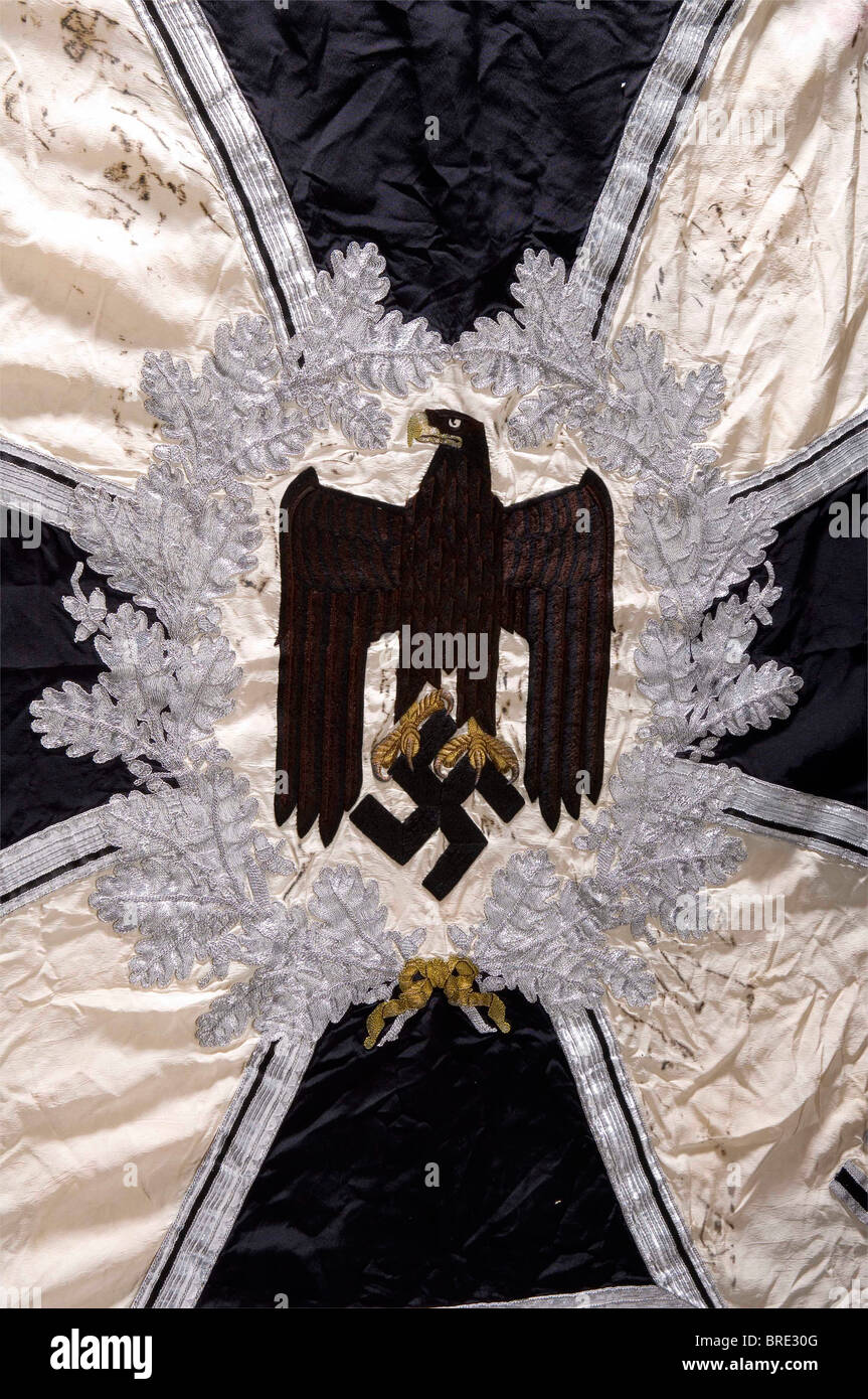 A battalion flag of II Battalion Infantry Regiment 43, complete with pole, finial and banderole White silk cloth fringed with silver on three edges. On both sides a hand-embroidered black army eagle with brown plumage, the beak and claws in gold Posament embroidery on a field of cream-coloured silk, surrounded by a silver embroidered wreath of oak leave historic, historical, 1930s, 20th century, infantry, military, armed forces, militaria, object, objects, stills, clipping, clippings, cut out, cut-out, cut-outs, insignia, symbols, symbol, badge, badges, honor, , Stock Photo