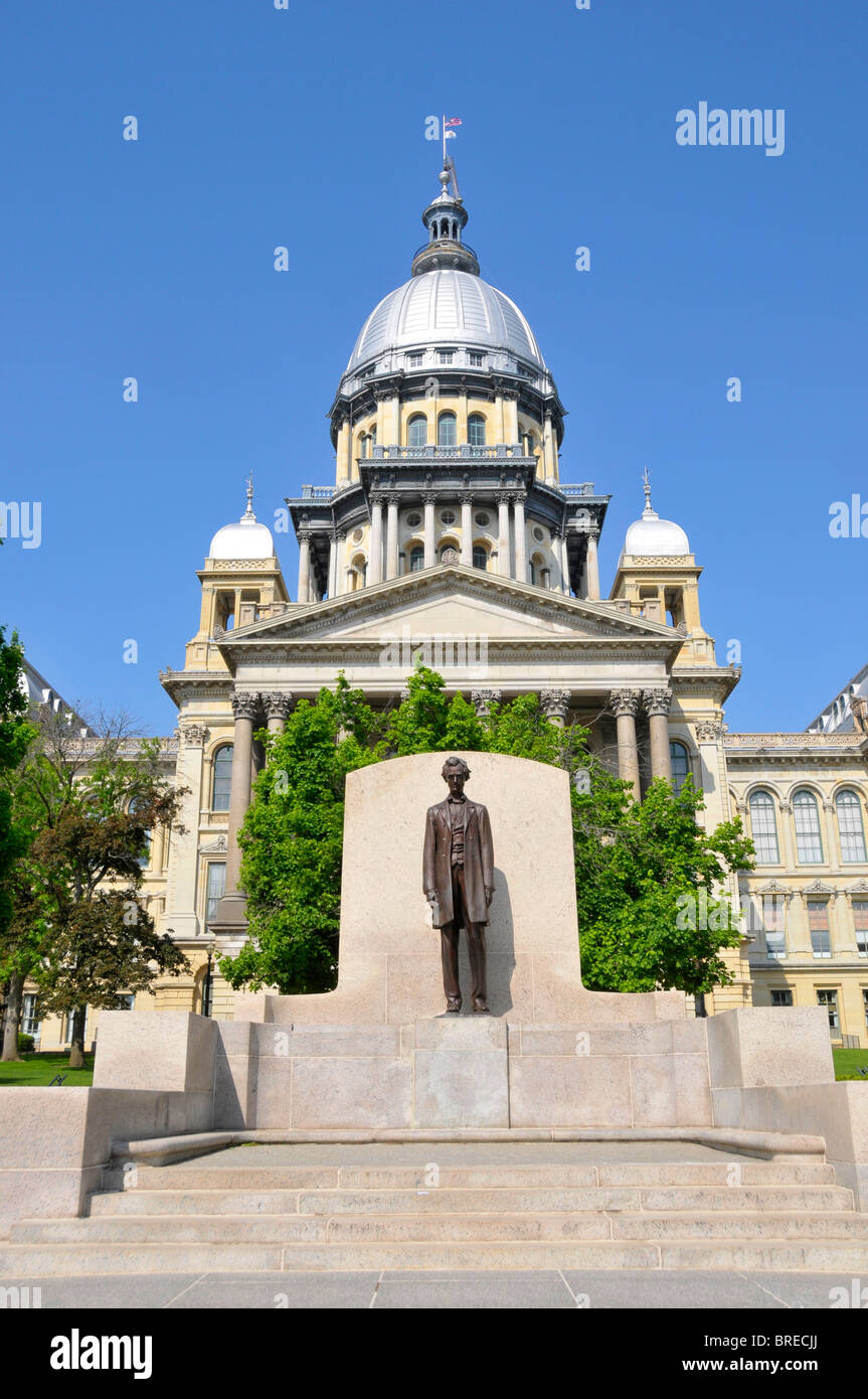 Abraham Lincoln Statue in front of Illinois State Capitol Building