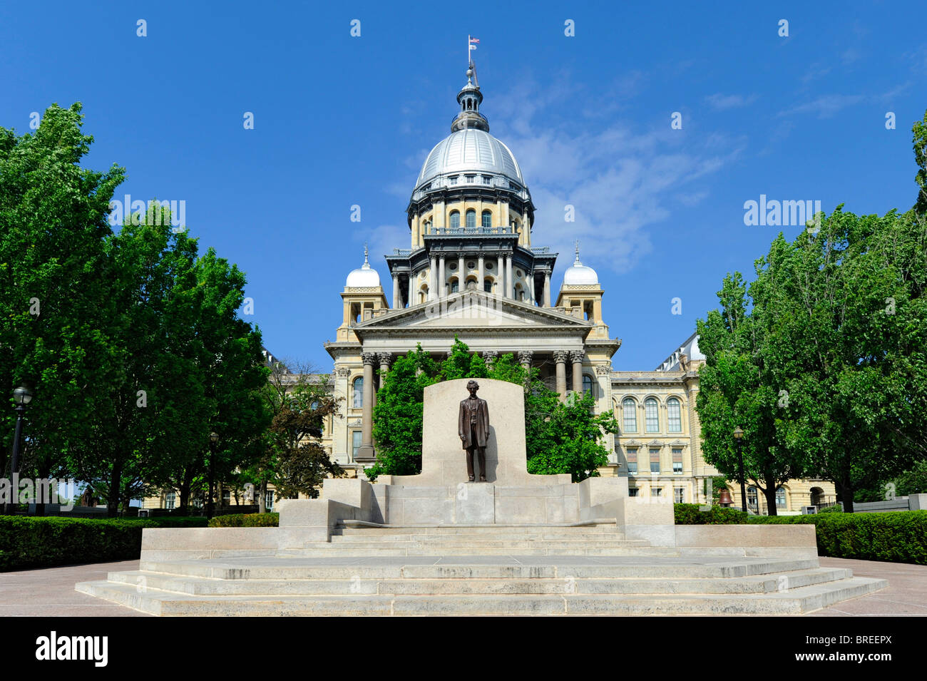 Abraham Lincoln Statue in front of Illinois State Capitol Building