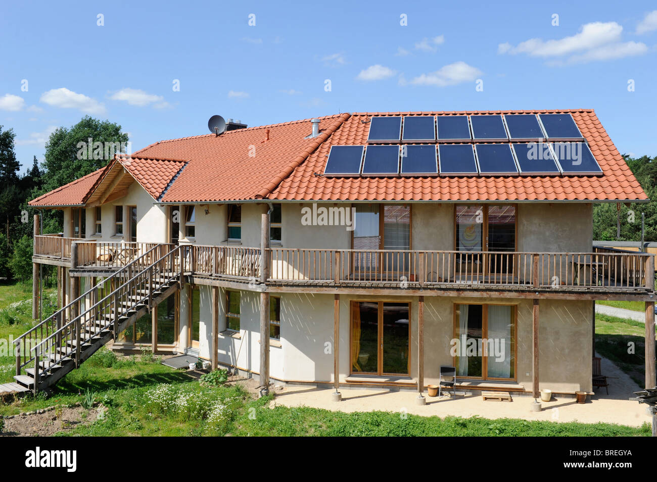 Europe Germany GER , eco village Siebenlinden, building from straw bales and clay with photovoltaic module on the roof Stock Photo