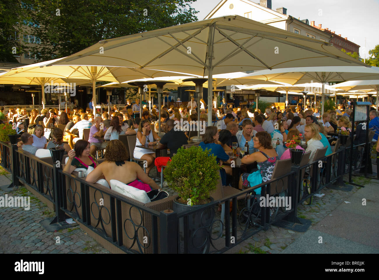 Crowded Outdoor Patio Restaurant High Resolution Stock Photography and  Images - Alamy