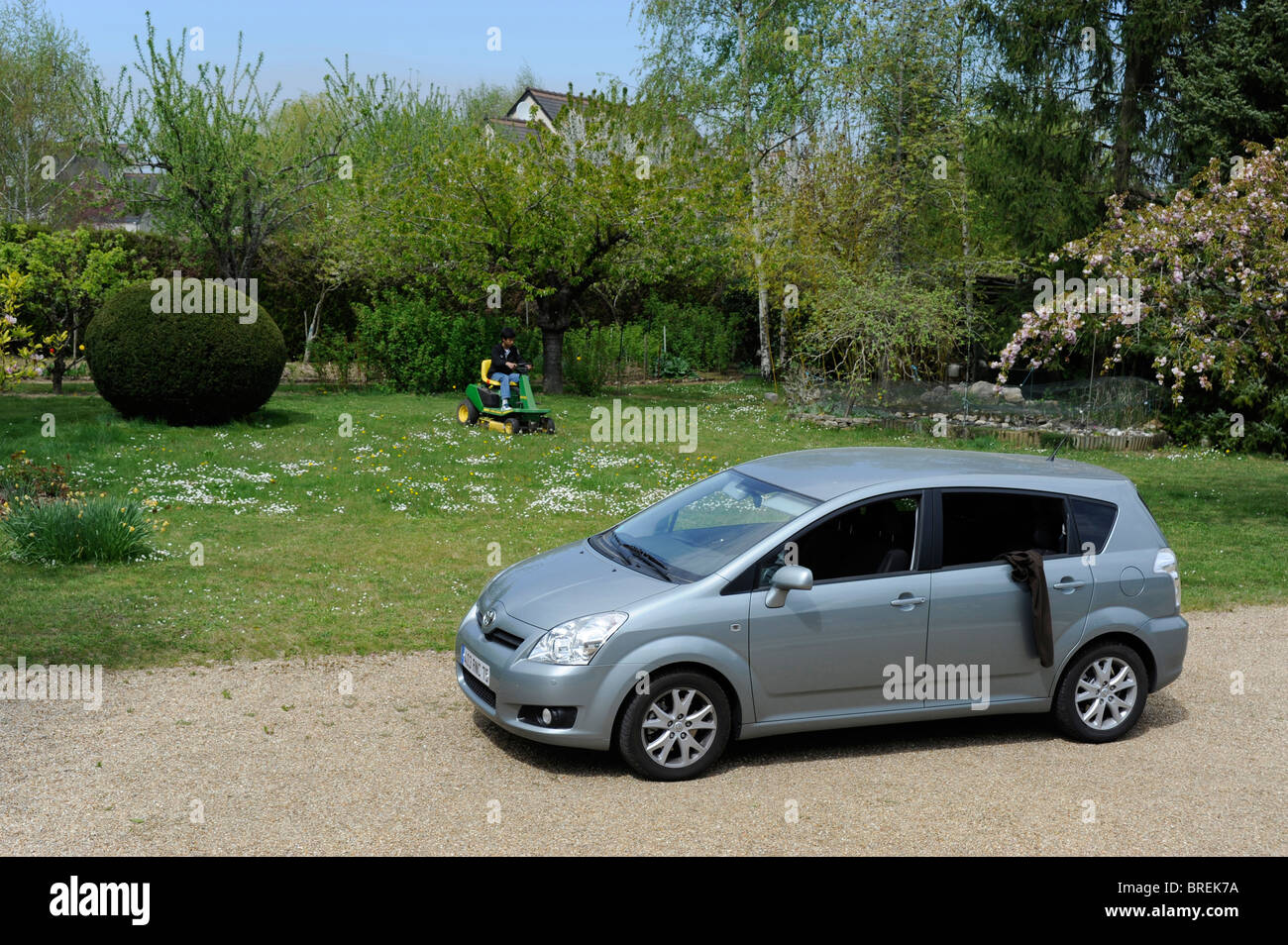 Toyota Corolla Verso in a garden Stock Photo
