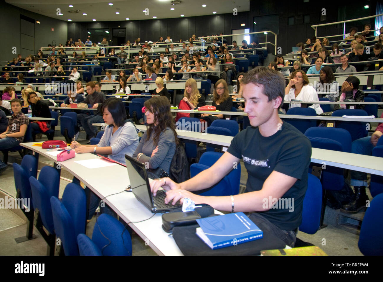 Lecture hall students hi-res stock photography and images - Alamy