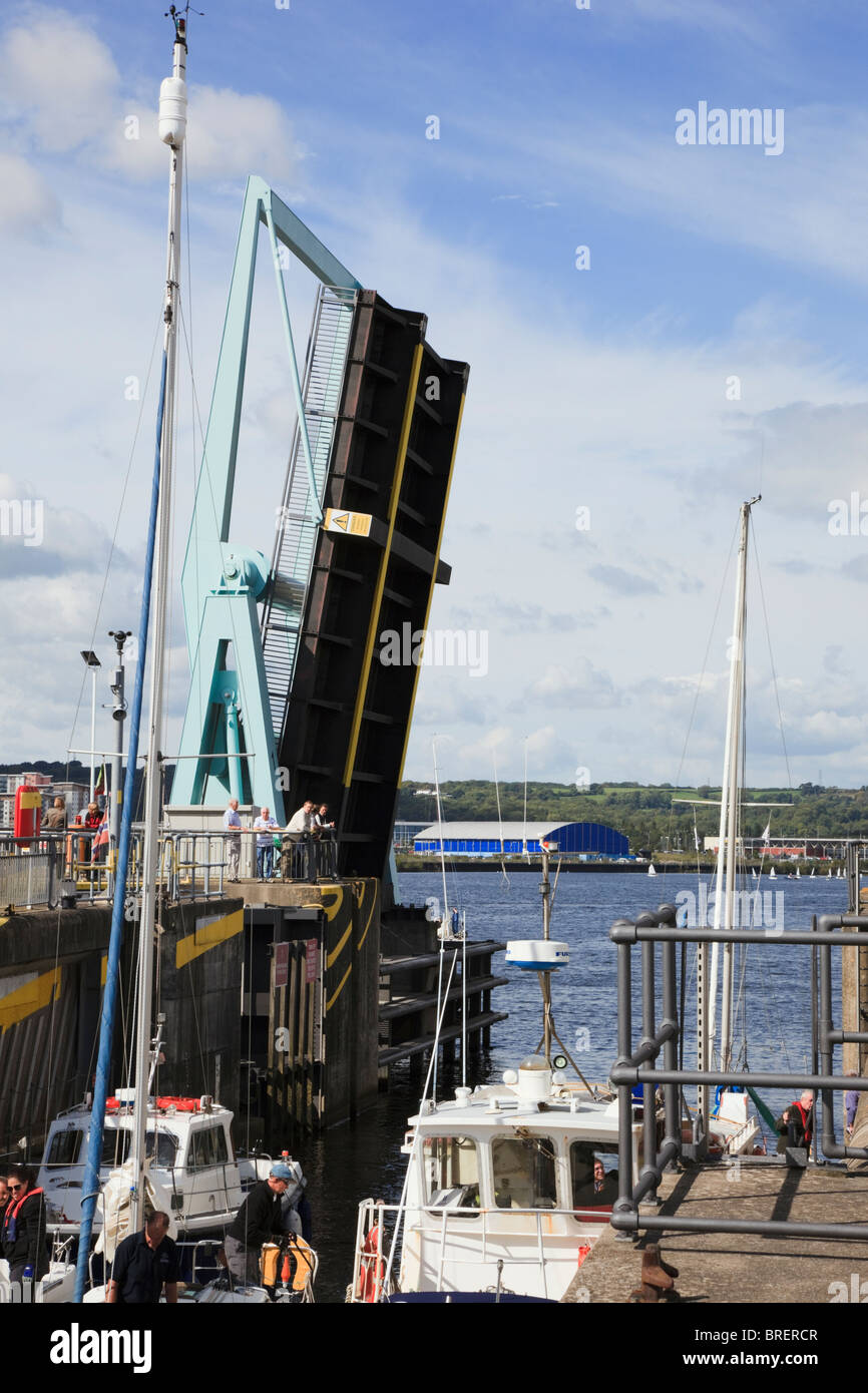 Cardiff Bay, Glamorgan, South Wales, UK. Cardiff Barrage bascule bridge open to let boats into navigation lock from the bay. Stock Photo