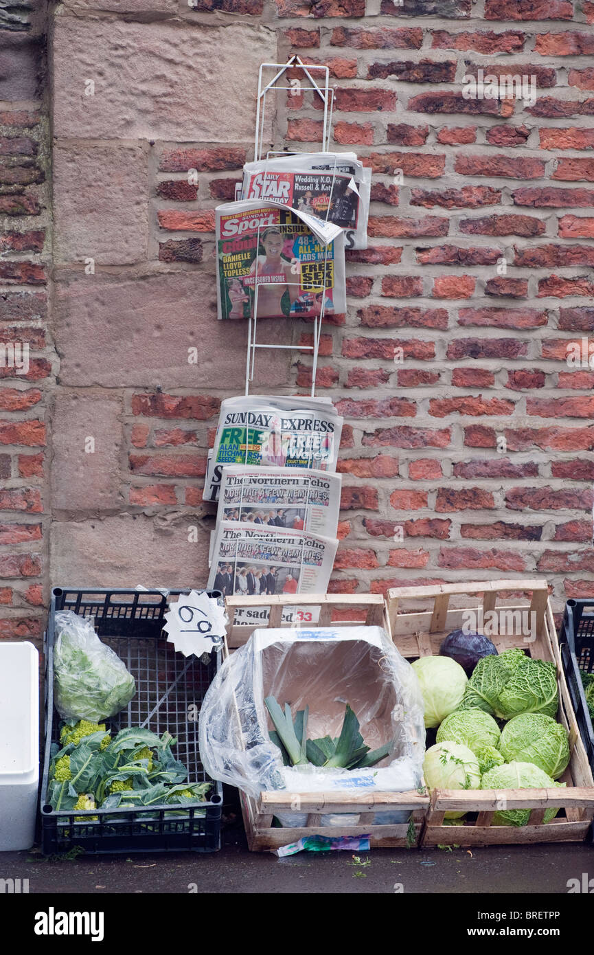 News paper rack hi-res stock photography and images - Alamy