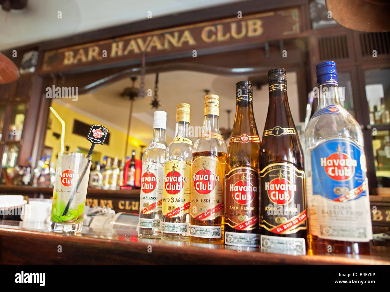 HABANA VIEJA: BAR HAVANA CLUB AND RUM BOTTLES AND MOJITO Stock Photo - Alamy