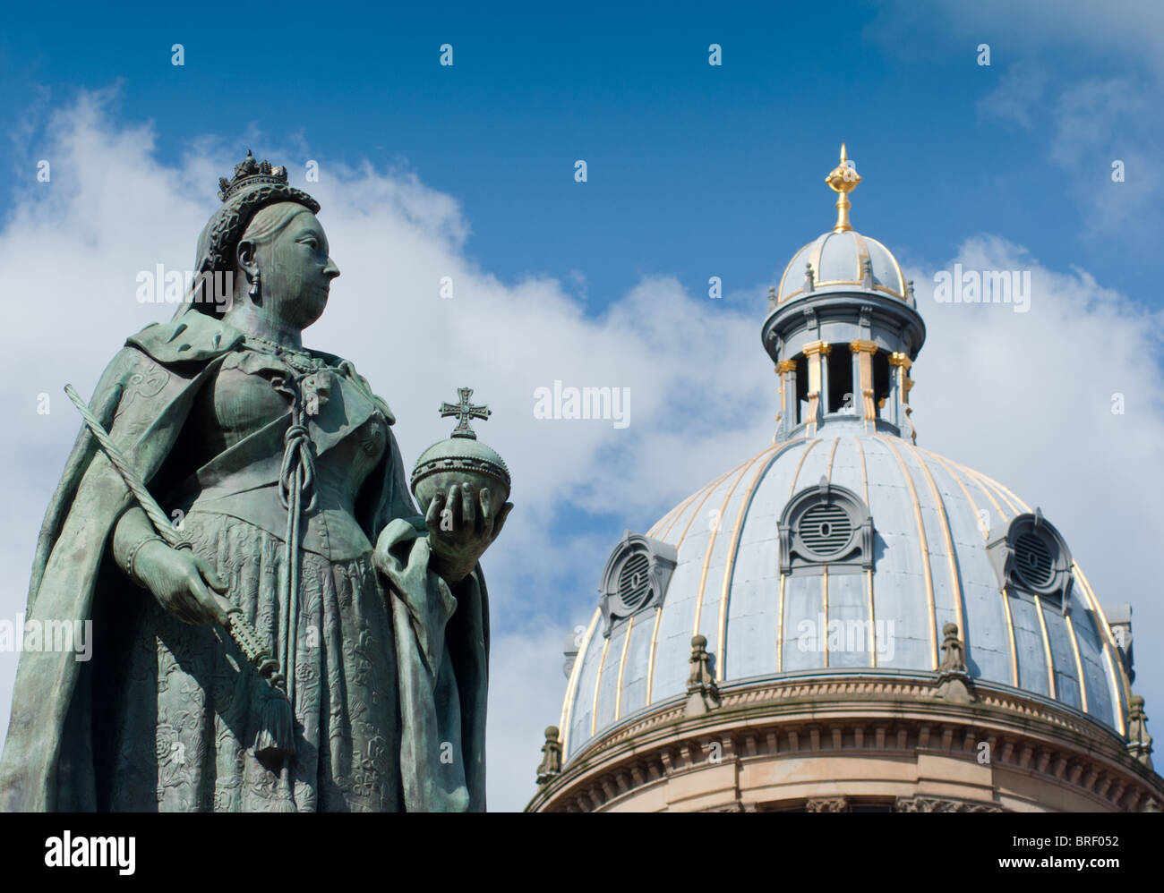 Queen Victoria Statue with city council offices in Victoria Square, Birmingham, West Midlands, England, UK Stock Photo