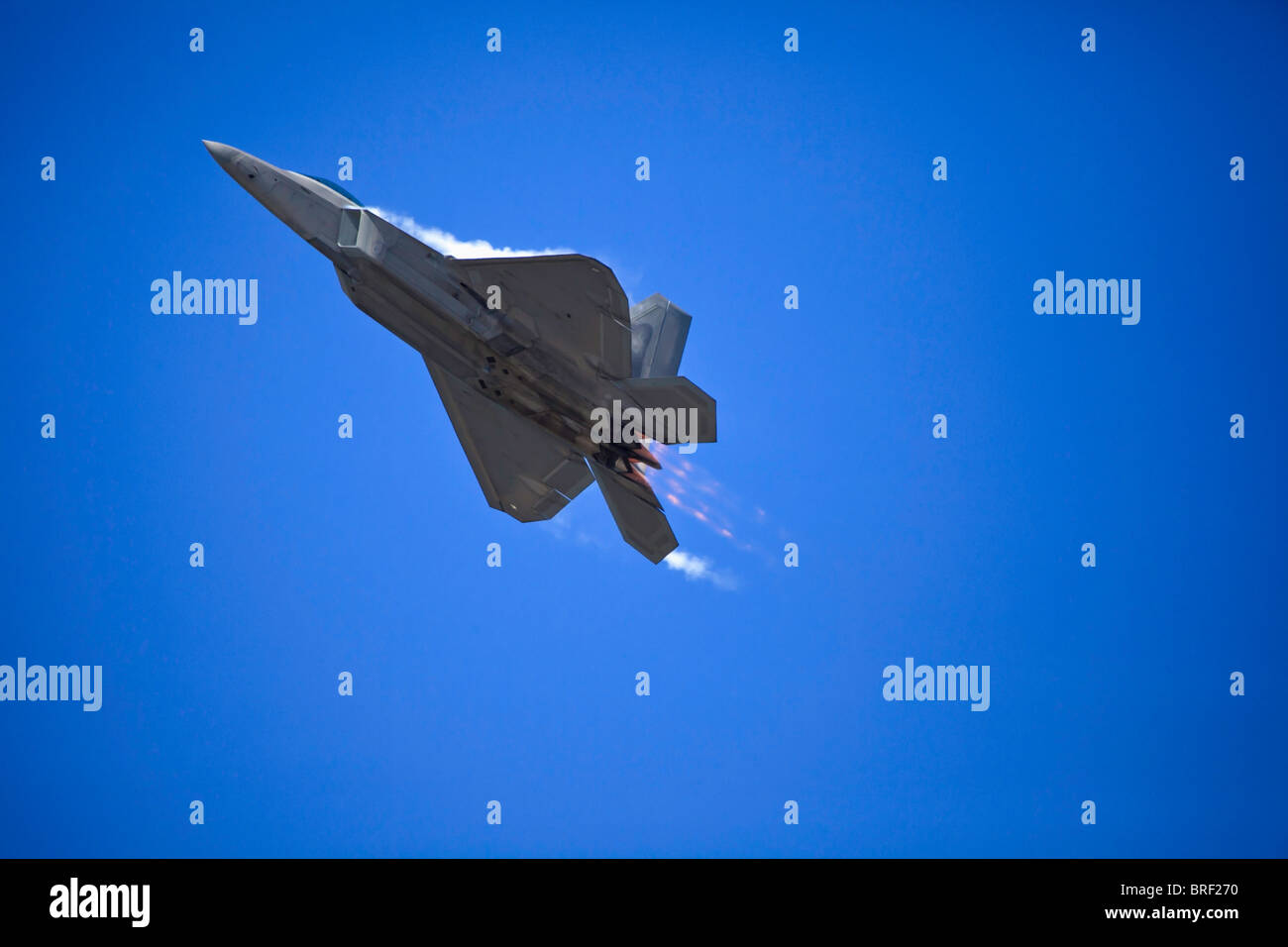 An F-22 Raptor of the U.S. Air Force demonstrates its capabilities at the Kaneohe Bay Airshow in Hawaii Stock Photo