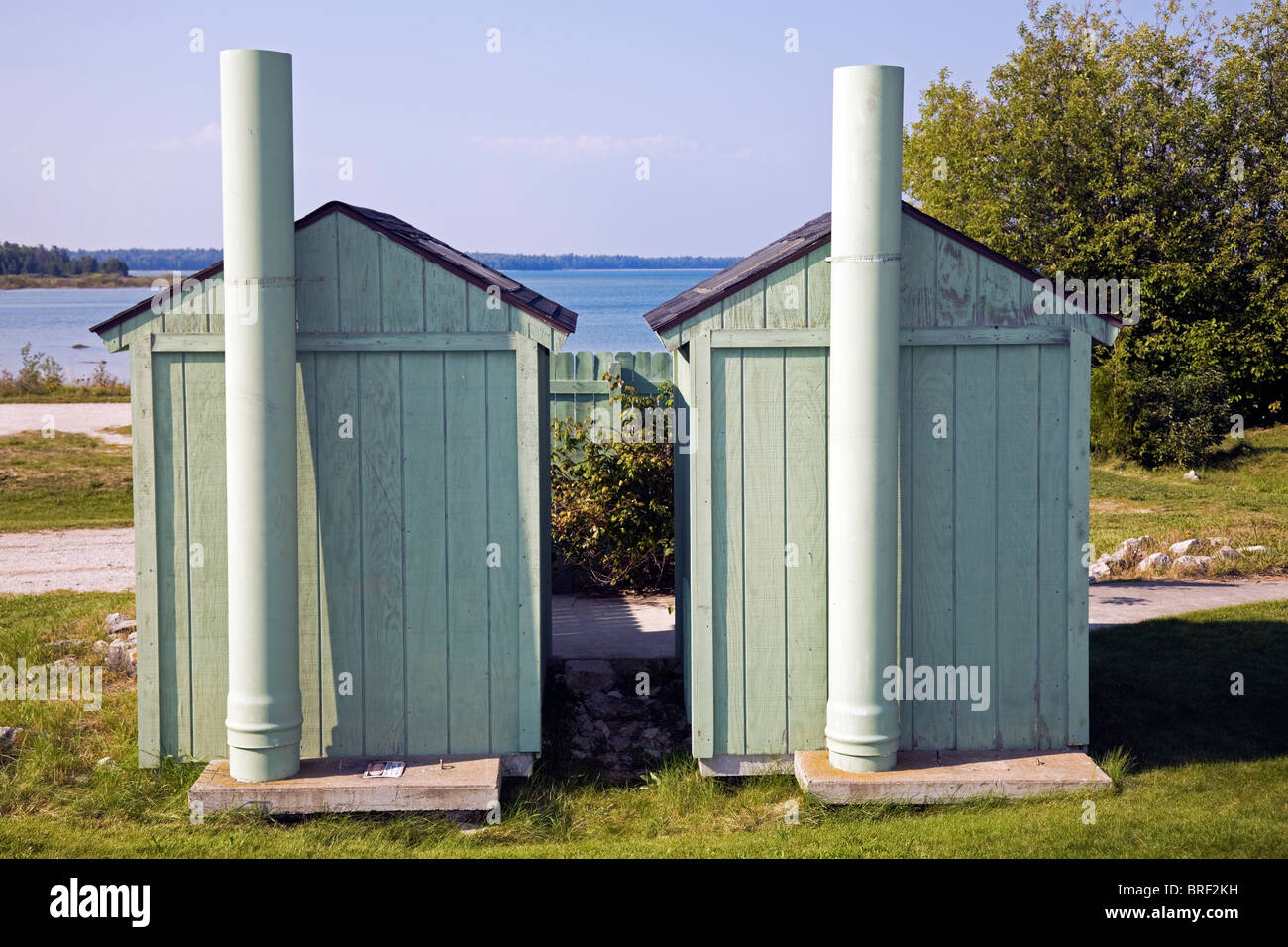 Restrooms by the beach Stock Photo - Alamy