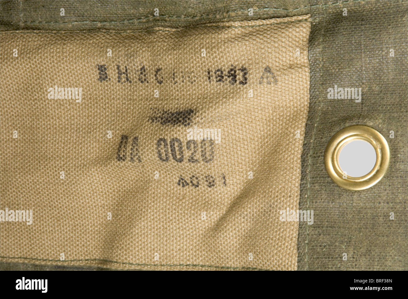 Grande Bretagne Deuxième Guerre Mondiale, Rare 'Leg Bag' de Parachutiste Anglais, en toile renforcée verte, renforcé en tissu de toile beige, sangle de laçage avec poignée coulissante et système de fixation au harnais. Daté 1943., , Stock Photo