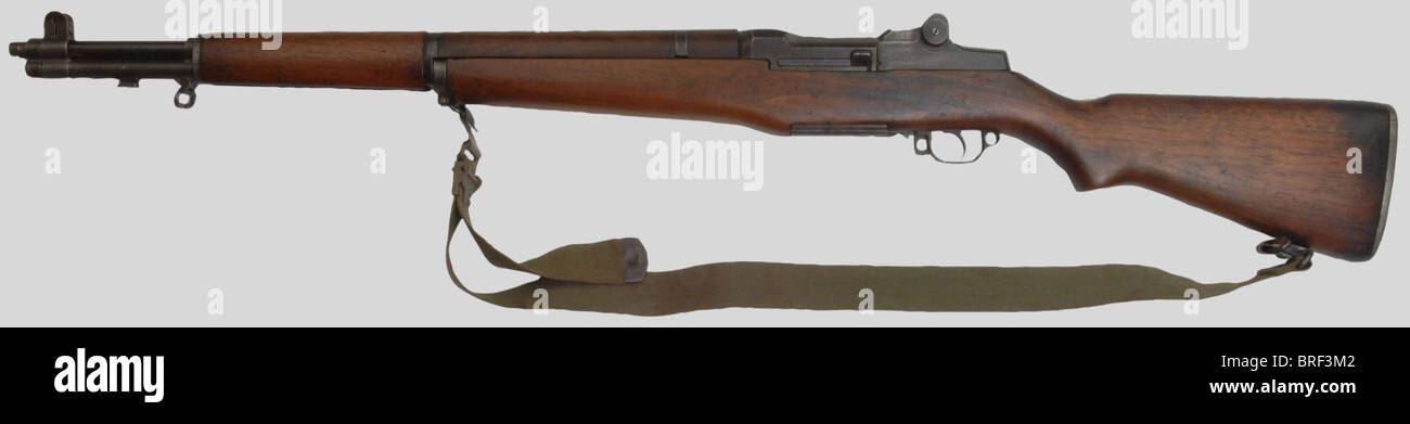 Armes à feu, Garand M1, arme rechambrée en 7 x 64, no. 1438086, fabrication Springfield Armory, chargeur non bridé à trois coups, légers accidents au garde-main, bretelle en toile, huilier et outil dans la crosse. Longueur 111 cm. Quatrième catégorie. Erwerbsscheinpflichtig., , Stock Photo