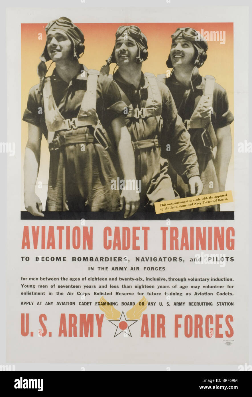 Etats Unis Deuxieme Guerre Mondiale Trois Affiches De Propagande Us Drums Of War Texaco Taille 0 76 X 0 57 Buy War Bonds 1 10 X 0 76 Cadet Training 1 X 0 Encadrees Et Entoilees Stock Photo Alamy