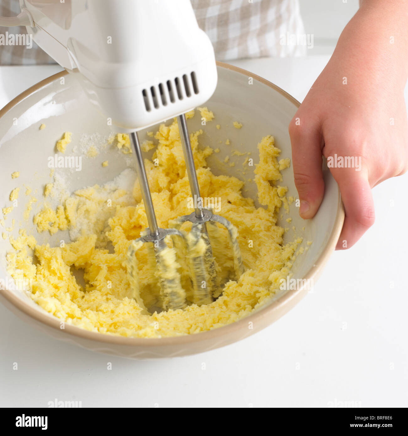 https://c8.alamy.com/comp/BRF8E6/woman-using-electric-mixer-to-beat-sugar-and-butter-in-bowl-BRF8E6.jpg