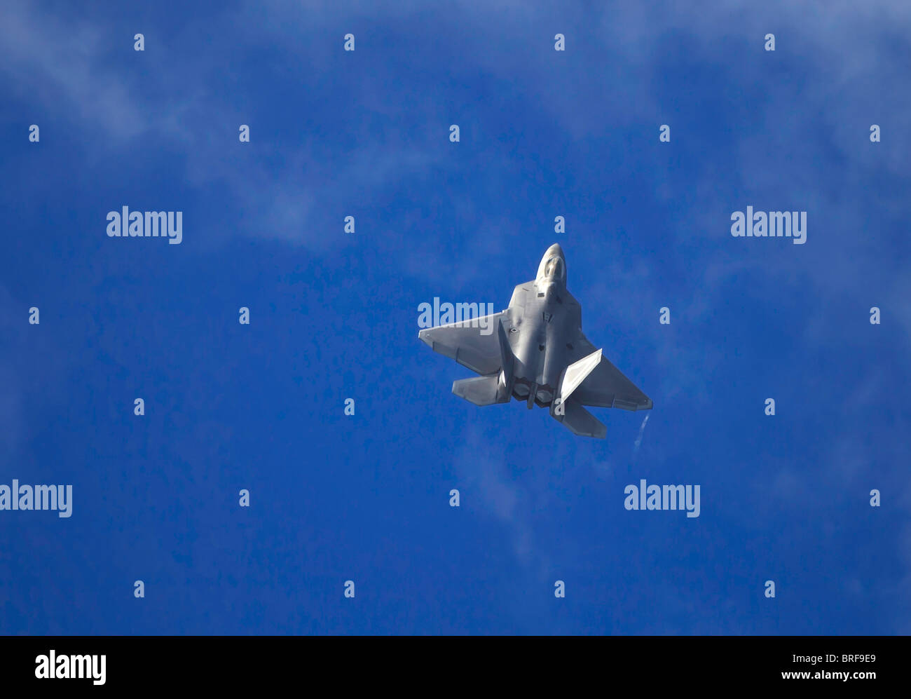 An F-22 Raptor of the U.S. Air Force demonstrates its capabilities at the Kaneohe Bay Airshow in Hawaii Stock Photo