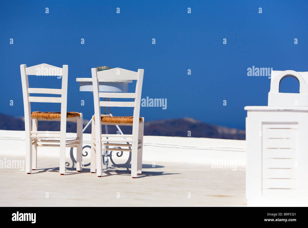 White Chairs And Table Stock Photo - Alamy