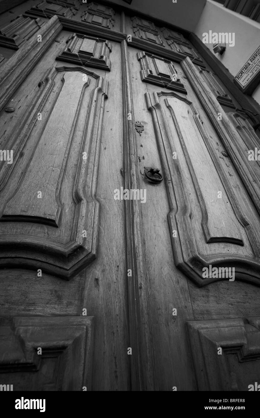 antigua puerta de madera en iglesia de buenos aires argentina Stock Photo