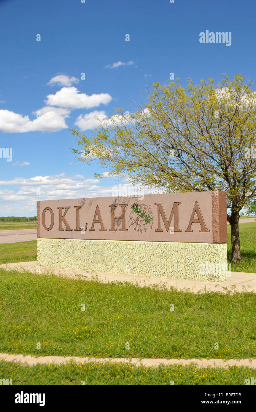 Oklahoma State Line Border Sign Stock Photo Alamy