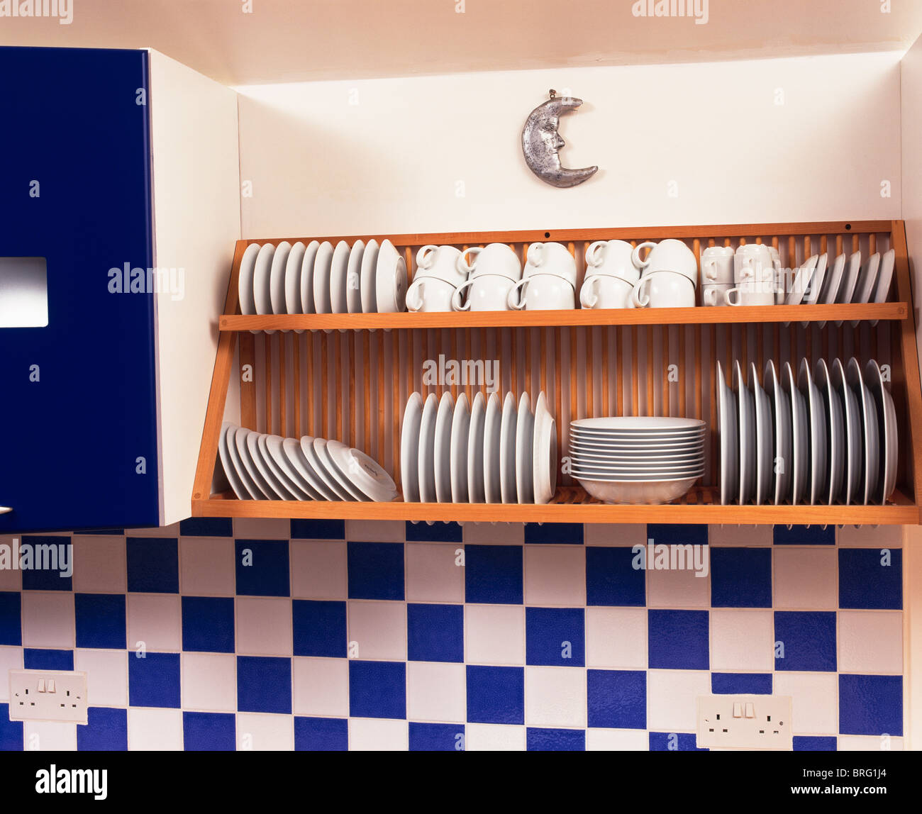 Kitchen detail rack crockery hi res stock photography and images Alamy