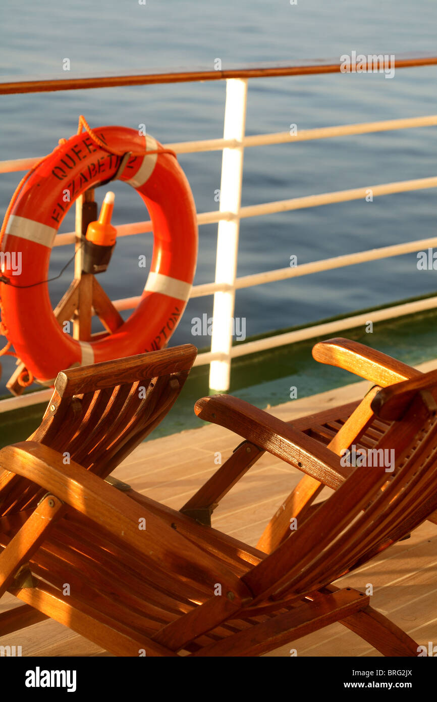 wooden deck seating on the QE2's promenade deck Stock Photo Alamy