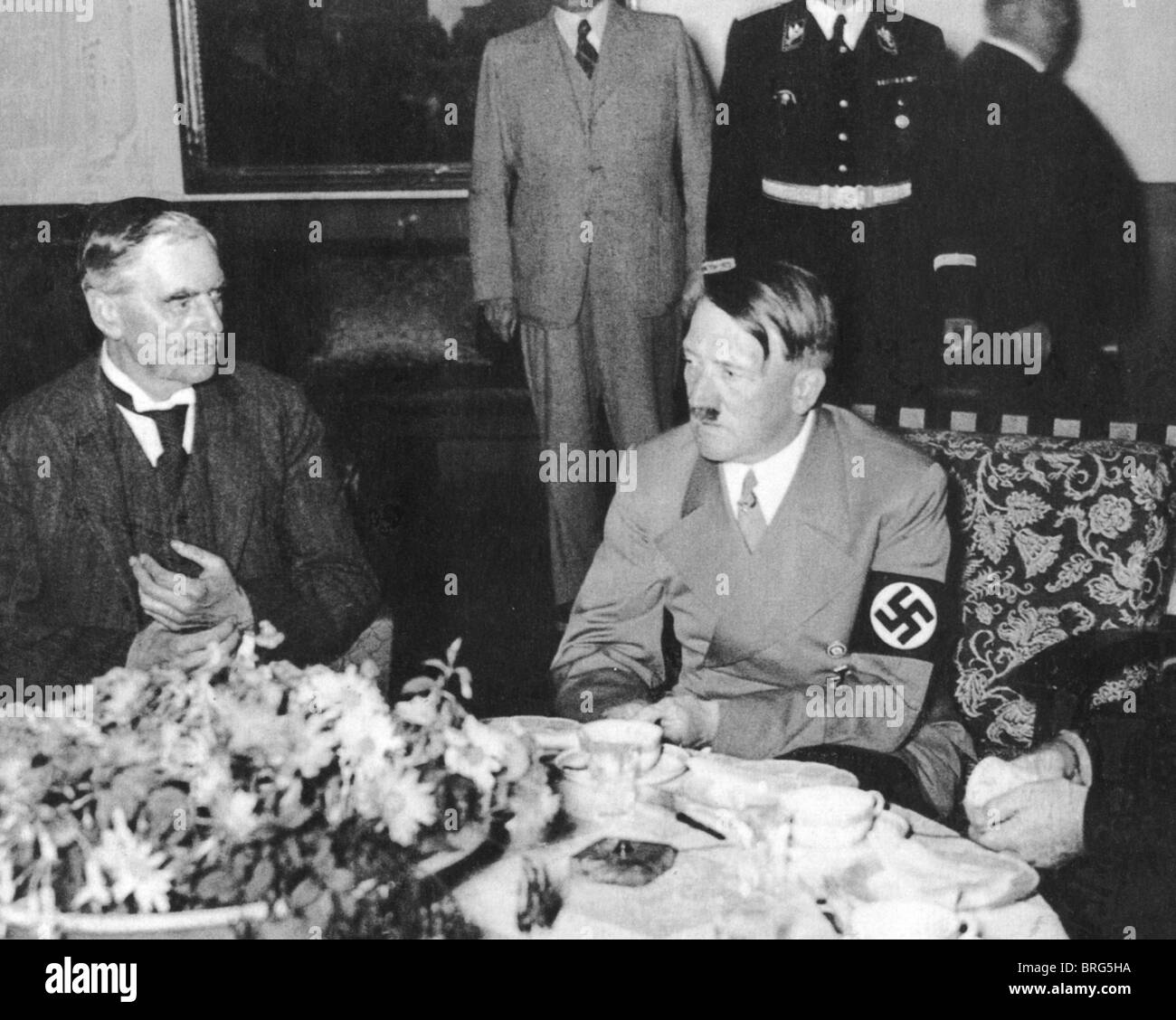 NEVILLE CHAMBERLAIN with Hitler at Berchtesgaden 16 September 1938 Stock Photo