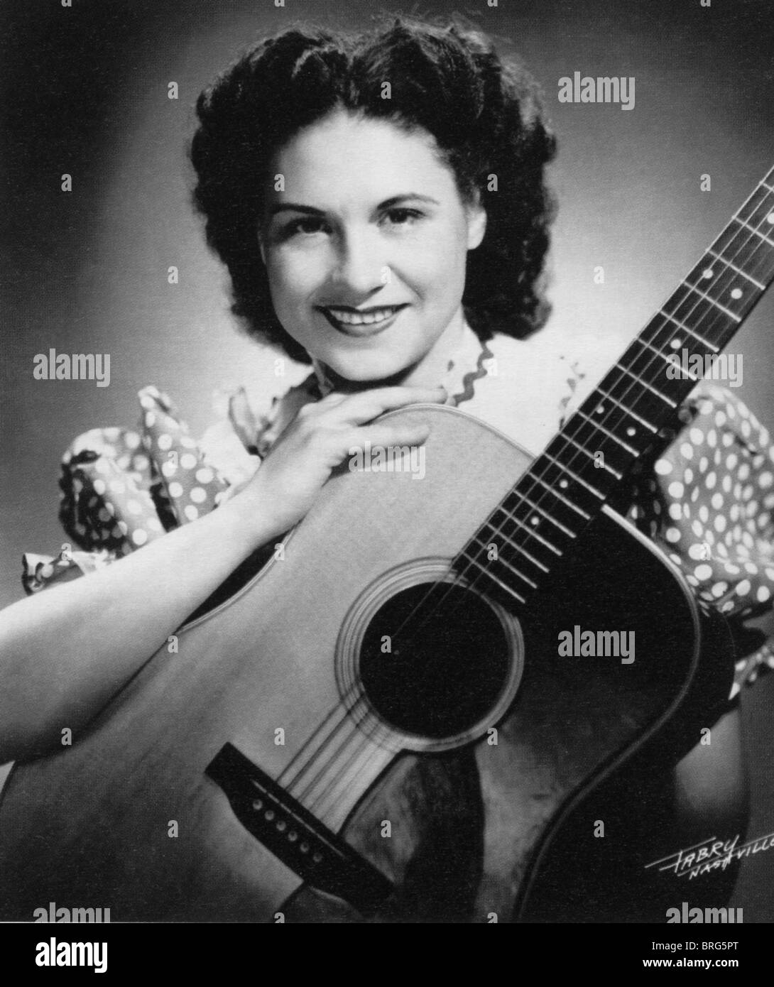 Há 60 anos, Kitty Wells abria portas da música country para mulheres;  conheça a história - 08/05/2012 - UOL Entretenimento