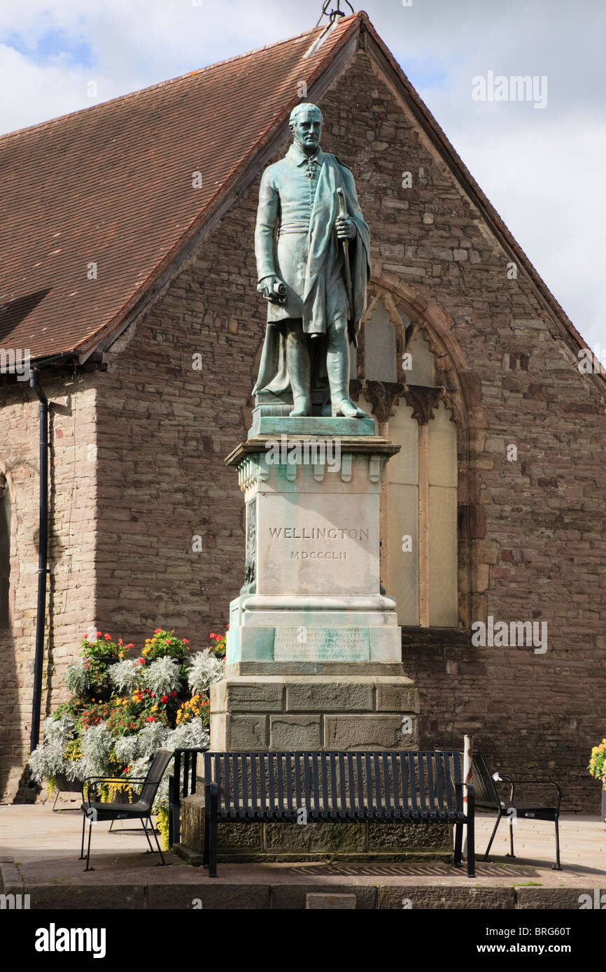Duke of Wellington statue on a plinth by St Mary's church in the town centre. Brecon (Aberhonddu), Powys, Mid Wales, UK, Britain Stock Photo