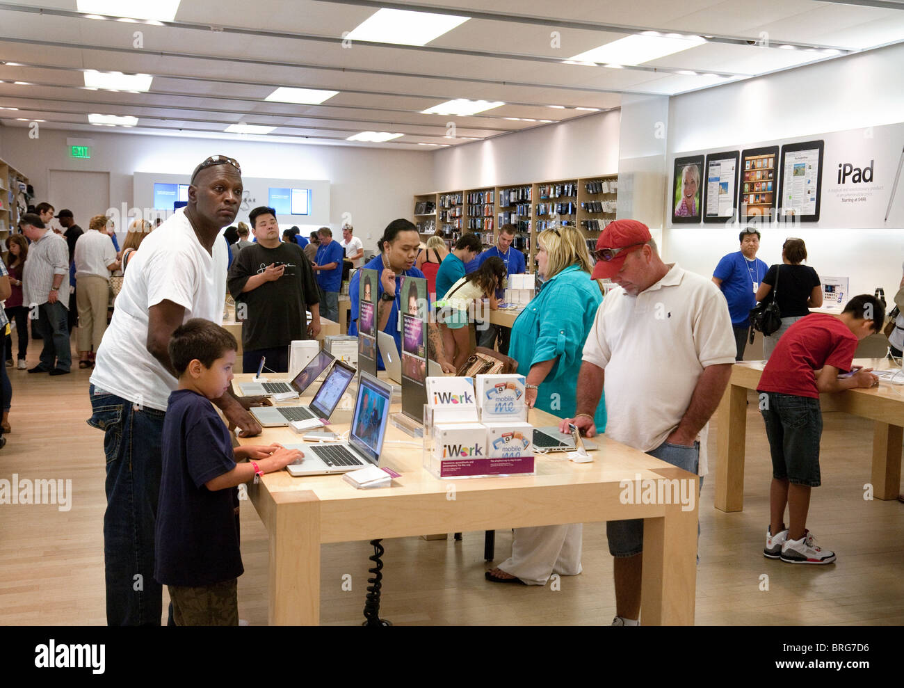 Apple Store at Fashion Show Mall Editorial Image - Image of