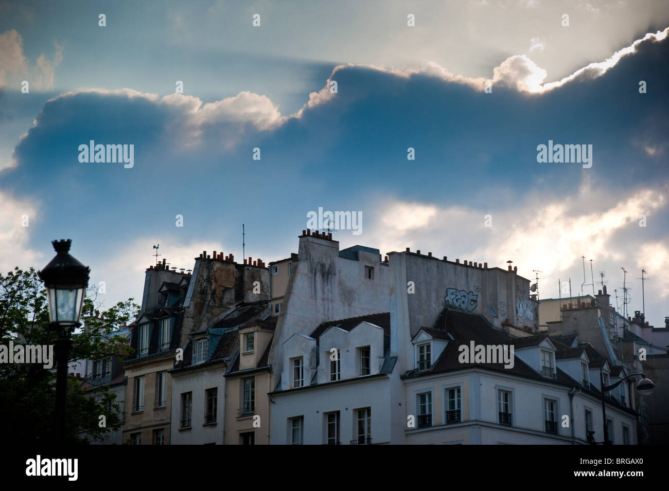 God rays hi-res stock photography and images - Alamy