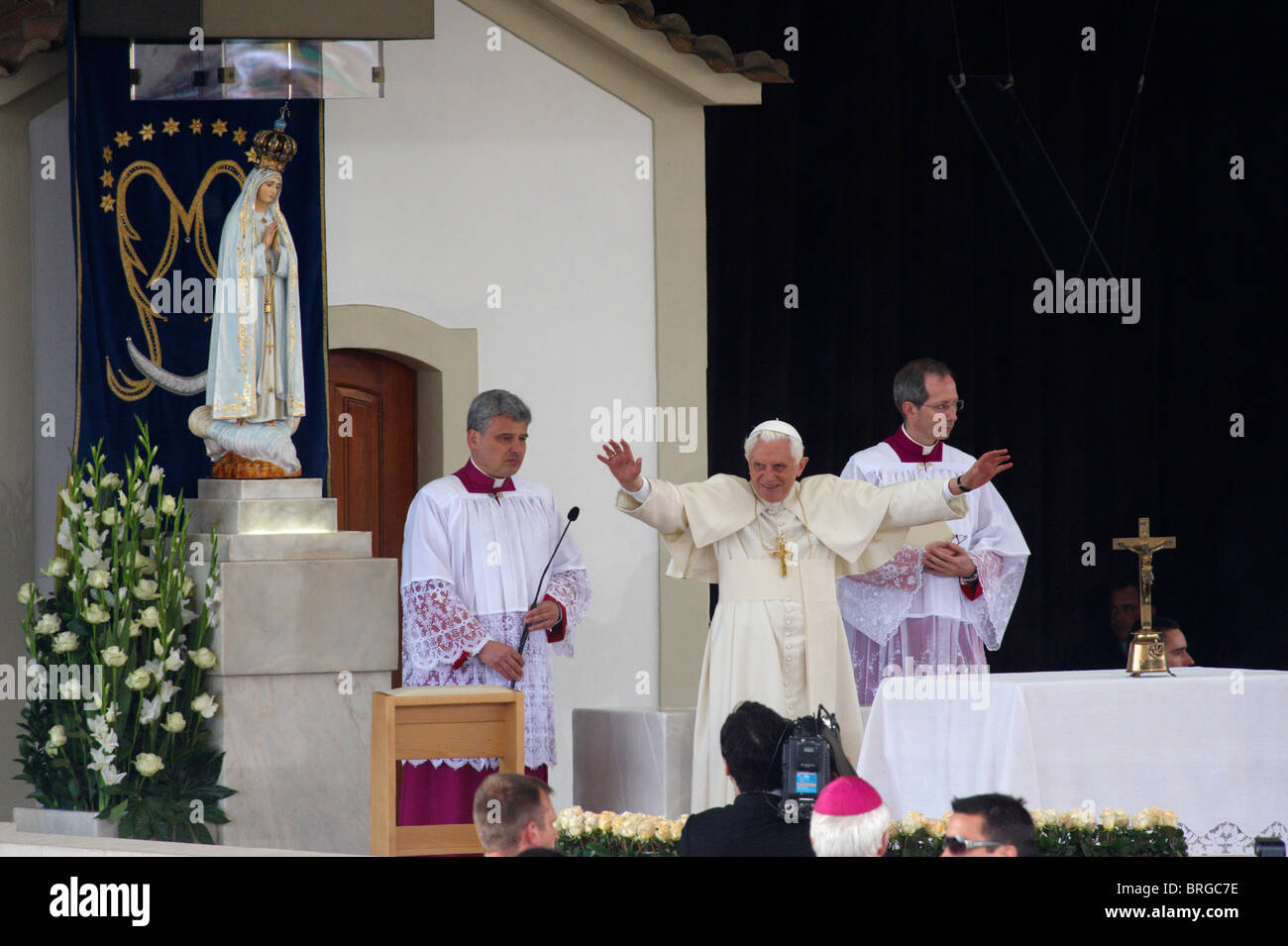 Pope Benedict XVI waves at pilgrims at the Our Lady of Fatima shrine during his visit to Portugal in May 2010 Stock Photo