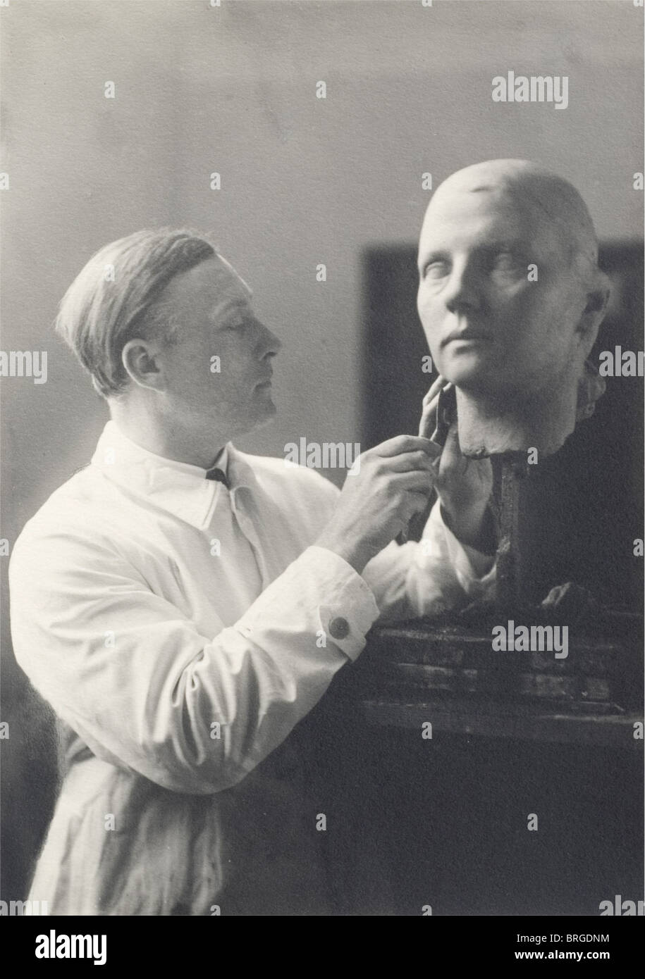 Professor Kurt Schmid-Ehmen (1901 - 1968), a portrait bust of his wife Hetty Schmid-Ehmen, 1934 Expressive plaster bust, slightly dented. Height 32 cm. Hetty Schmid-Ehmen (1899 - 1995), née Haelssig, concert and solo pianist, master pupil of Josef Pembauer, gets to know Kurt Schmid-Ehmen in Munich in the early 1920s and marries him in 1929. Also in copy several concert programmes and obligations dated between 1922 and 1942 (amongst others, as soloist with the NS-Symphonic Orchestra), a newspaper article dealing with her 95th birthday in 1994 as well as an artic, Stock Photo