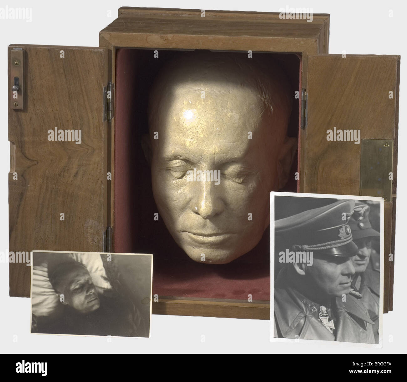 Field Marshal Erwin Rommel (1891 - 1944), death mask Plaster cast, very finely modelled, coated with protective lacquer, on verso incorporated wire for hanging. In custom-made wood shrine with openable doors and velvet lining. From the estate of a former fellow officer of Rommel, who served with the 'Desert Fox' in WW I and commissio people, 1930s, 20th century, Africa, African, corps, branch of service, branches of service, armed service, object, objects, clipping, cut out, cut-out, cut-outs, military, militaria, mask, masks, mask, masks, man, men, male, Stock Photo
