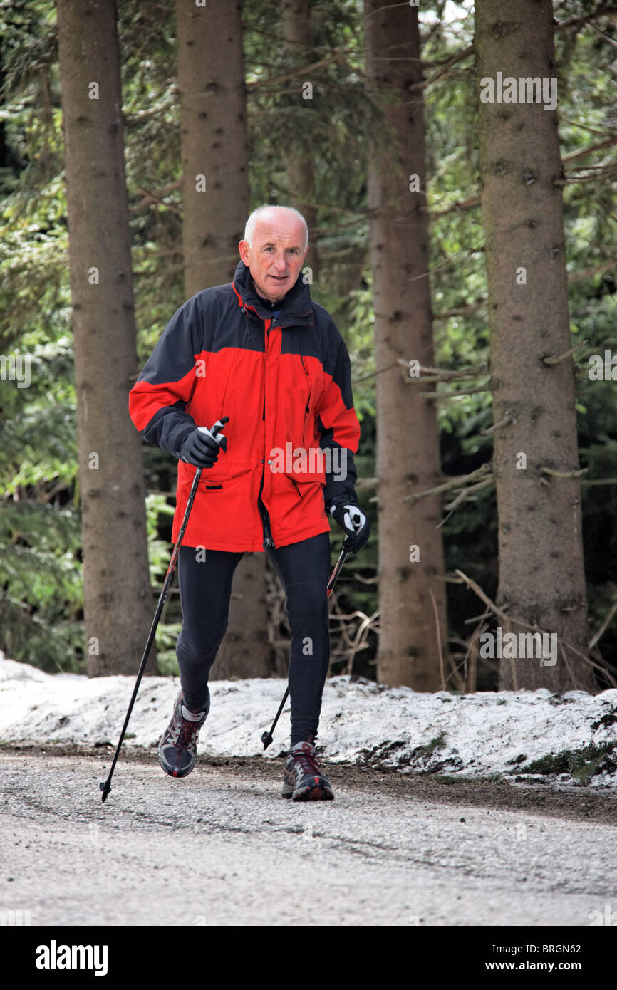 Women nordic walking winter hi-res stock photography and images - Alamy