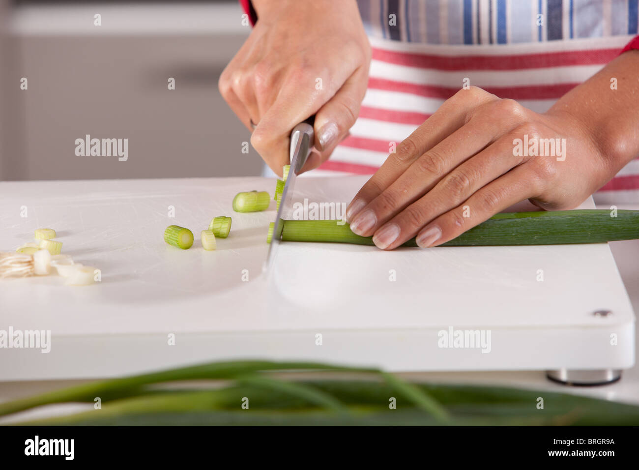 Woman hands cutting the spring onions with a big knife Stock Photo - Alamy