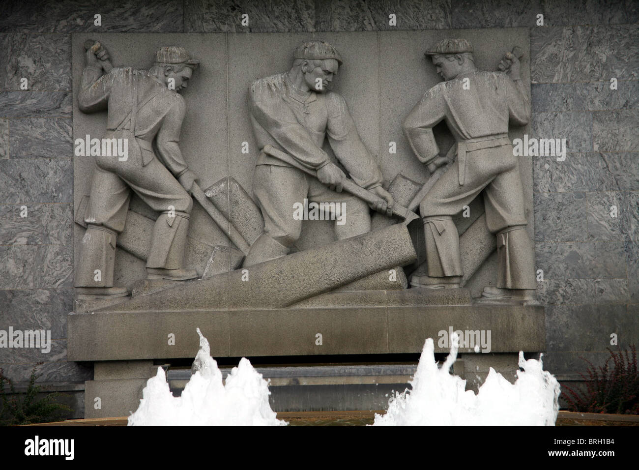 City hall statues oslo hi-res stock photography and images - Alamy