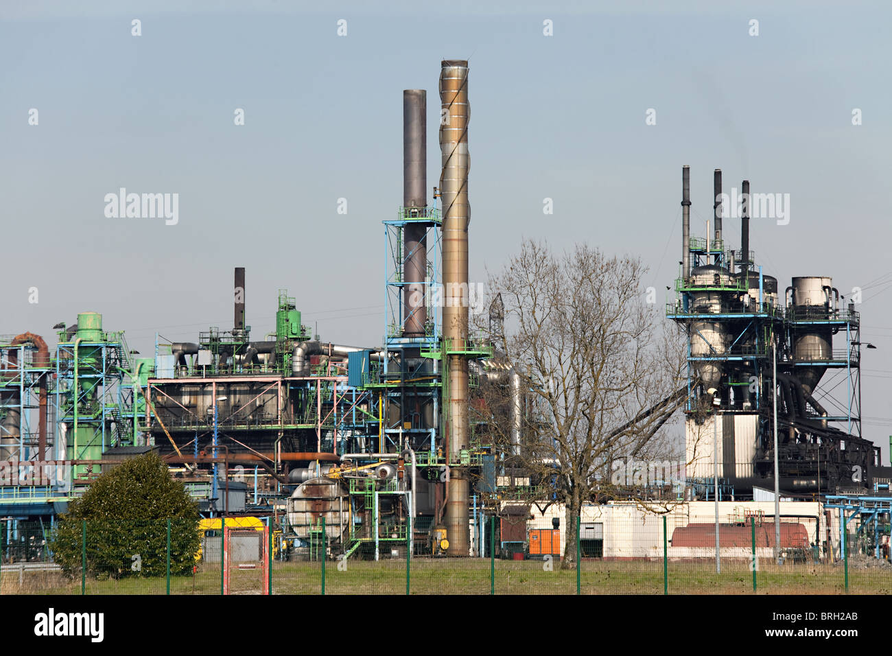 Factory distillation tower hi-res stock photography and images - Alamy
