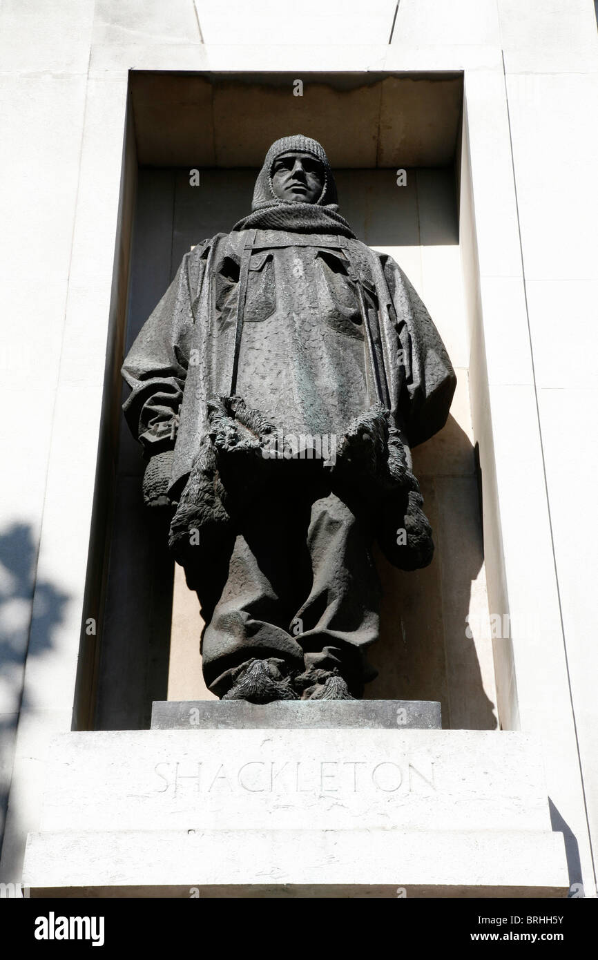 Statue of explorer Ernest Shackleton at the Royal Geographical Society, Exhibition Road, South Kensington, London, UK Stock Photo