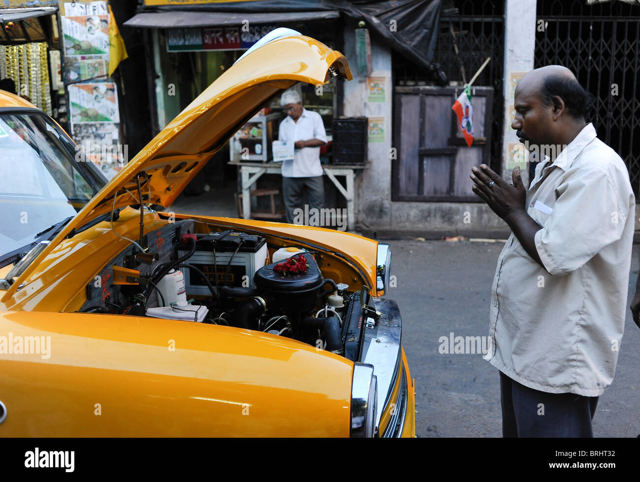 India Calcutta Kolkata , Kali Ghat, taxi driver bless his new cab , a HM Ambassador car which is based on Oxford Morris model and still produced Stock Photo