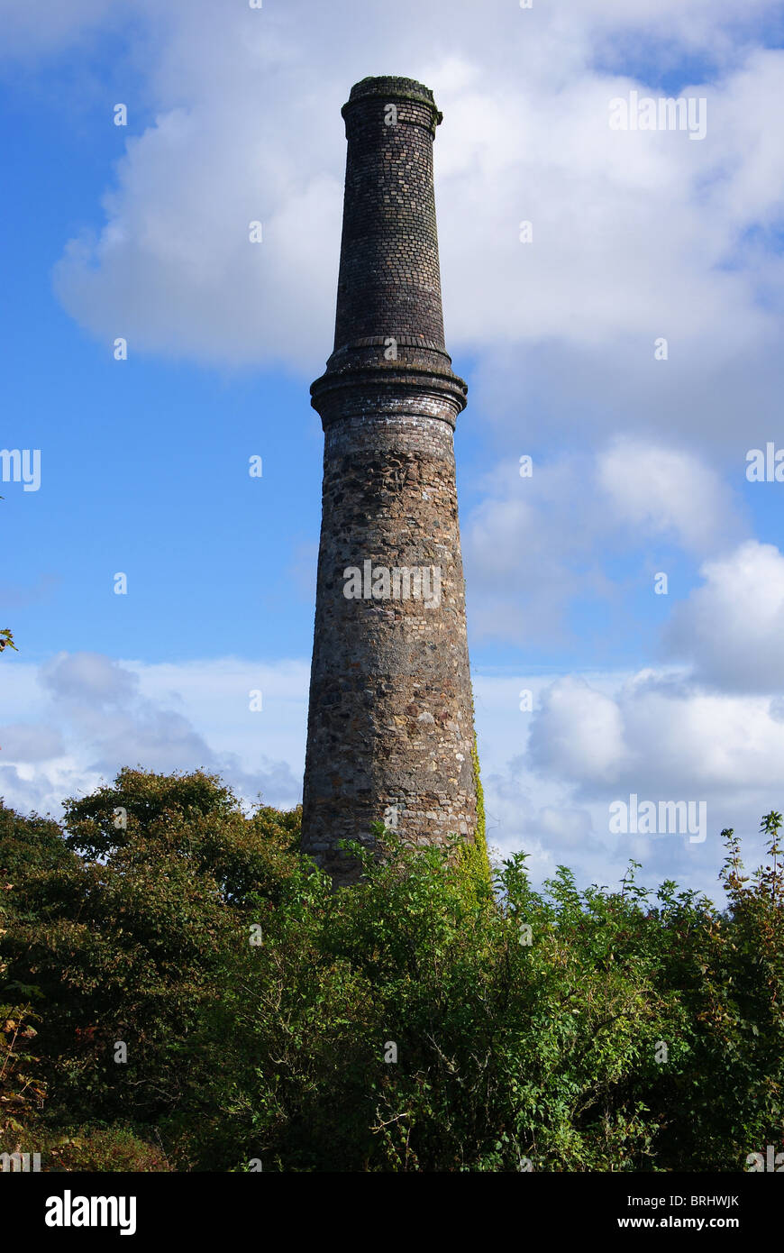 Chimney to mine workings wheel Busy Chasewater Cornwall Stock Photo